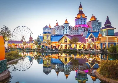 Карусели и аттракционы в Сочи Парке.