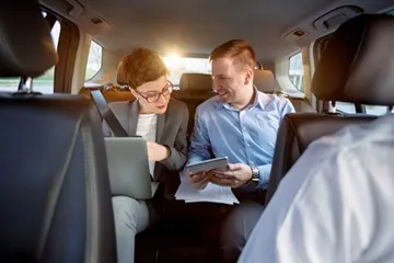 Выбор стоимости проезда на автобусе-шаттле в аэропорту Камрань