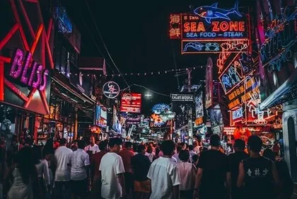 Энергия Паттайи в Паттайе-Сити ночью